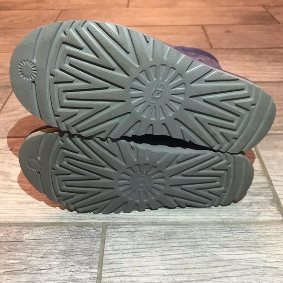 Ugg - Picture 3 of 4